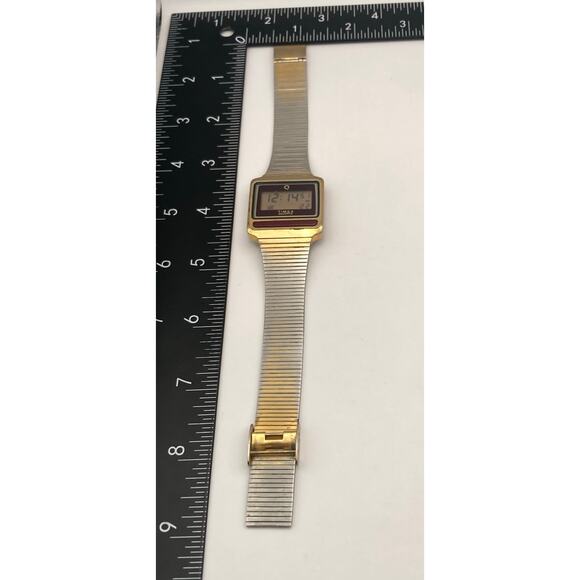 Vintage Timex Q Digital Men's Watch 30mm S Cell Day Date New Battery Command Bar - Picture 9 of 11